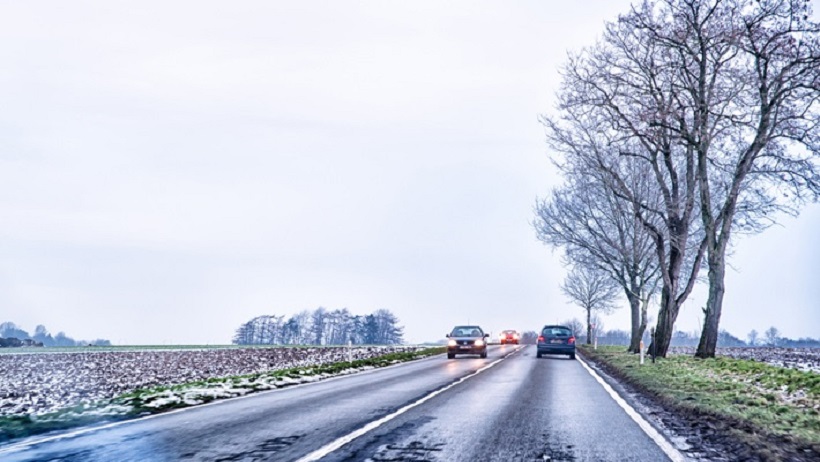 Conduire en conditions hivernales : que prévoit le code de la route ?