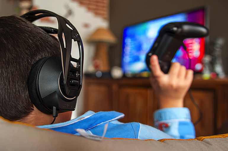 Familles : comment prévenir l’addiction aux jeux vidéo ?  